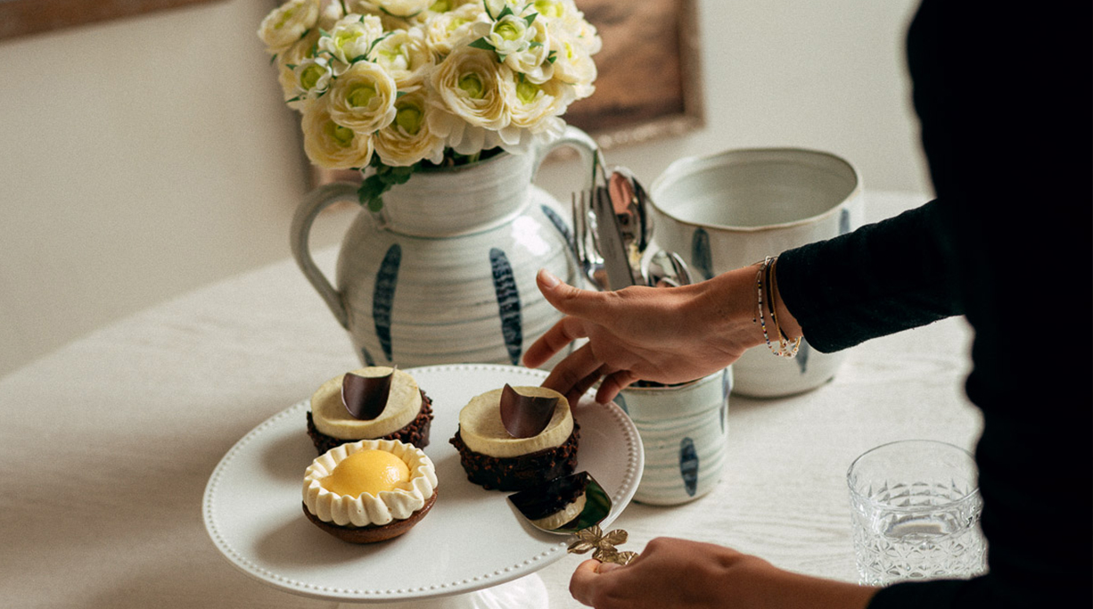 INSTANTS GOURMANDS, TABLE ROMANTIQUE 
