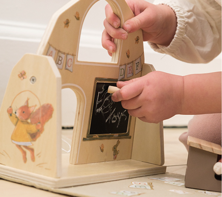 ÉCOLE POUR MINIATURES